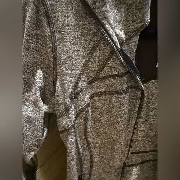 Lululemon gray define zip up jacket - Picture 11 of 11
